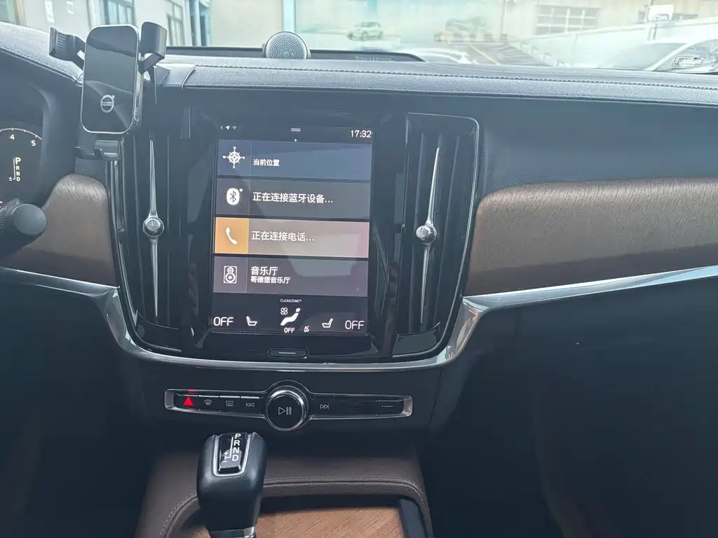 Volvo S90 — миниатюра 12