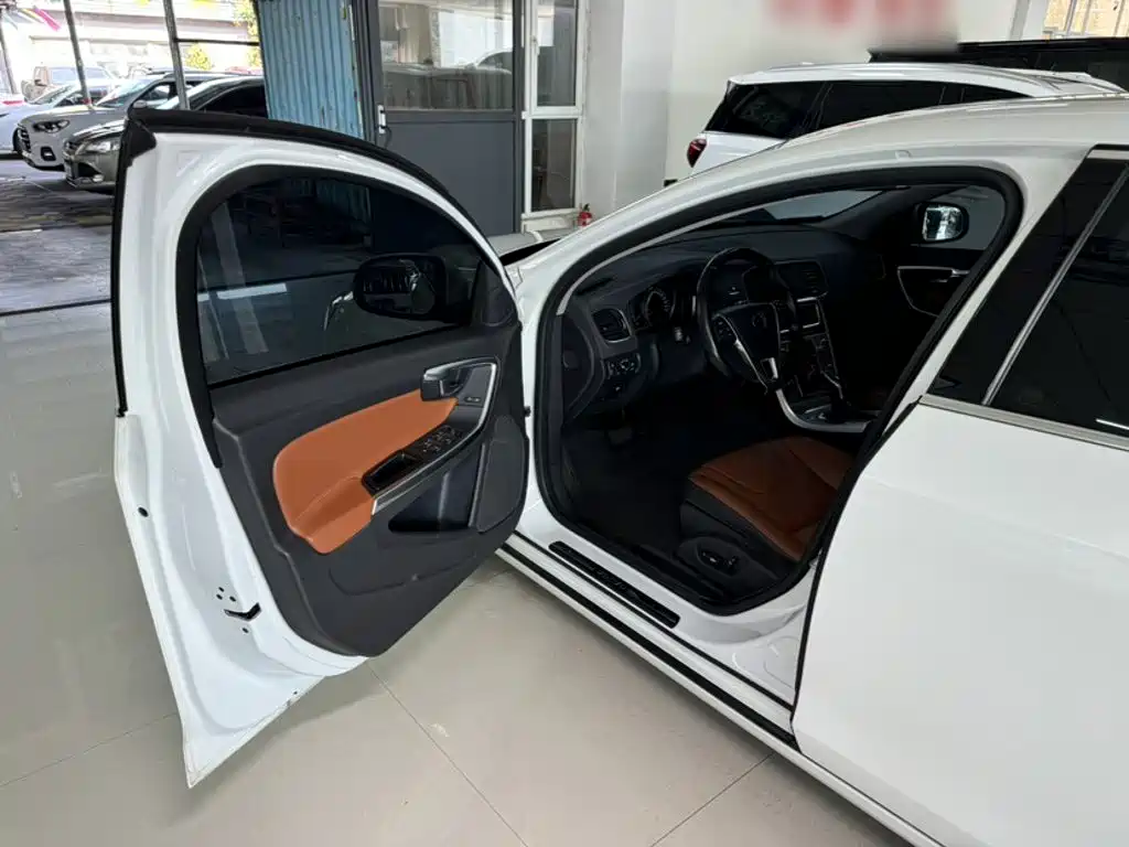 Volvo S60 — миниатюра 18