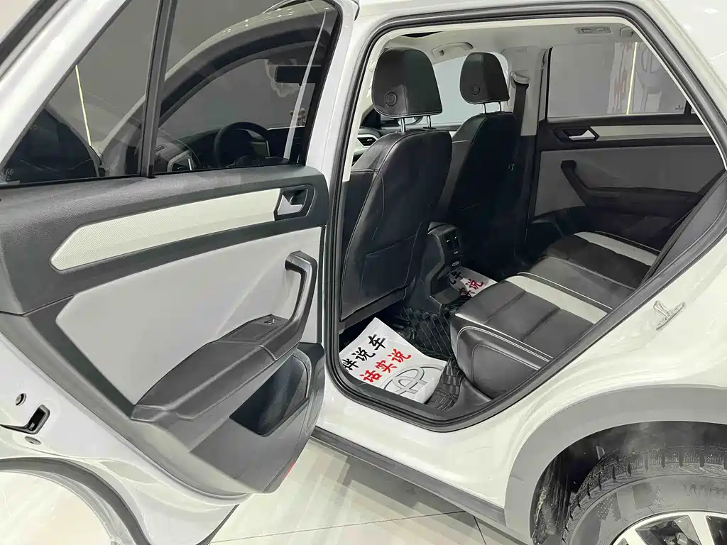 VOLKSWAGEN T ROC EXPLORING SONGS