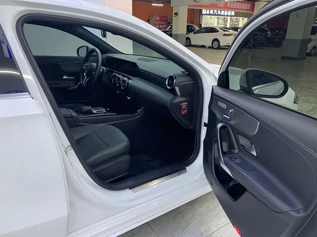 Mercedes-Benz A-Class 2022 — фото 18