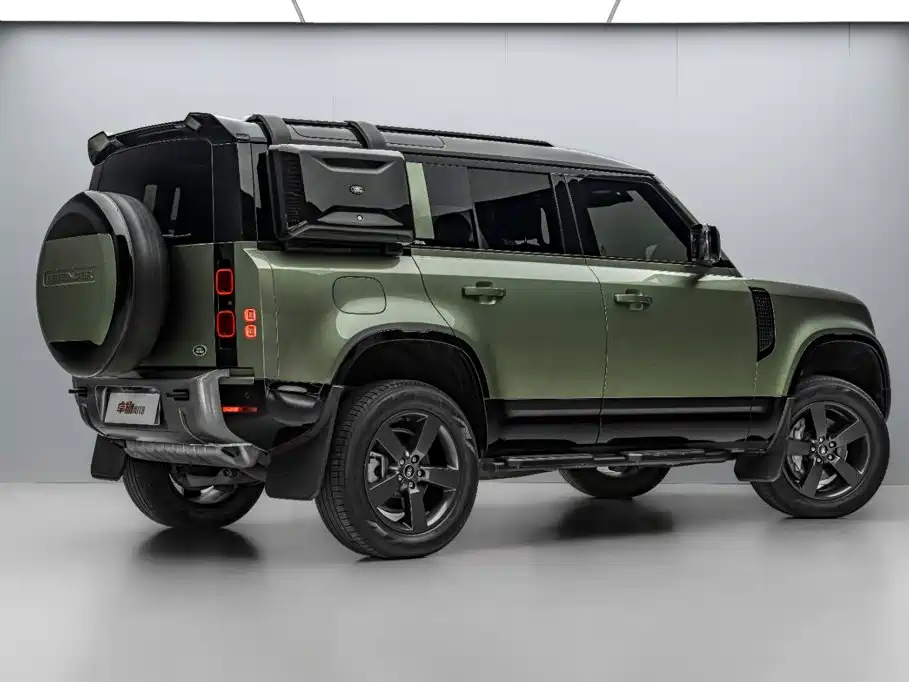 Land Rover Defender 2023 — фото 7