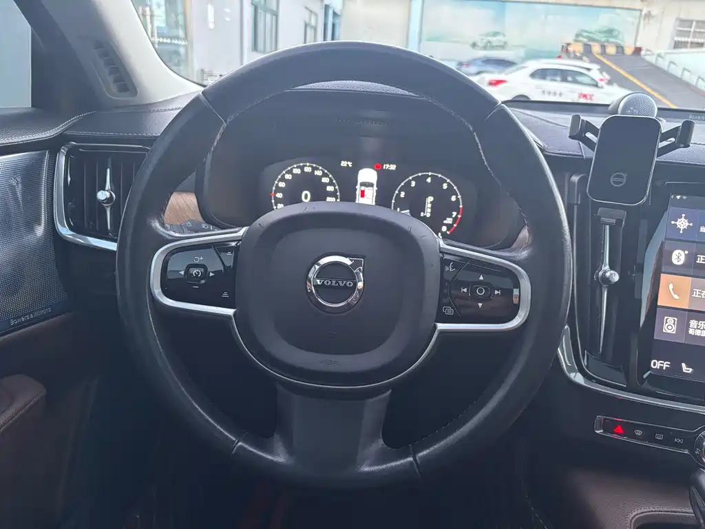 Volvo S90 — миниатюра 16