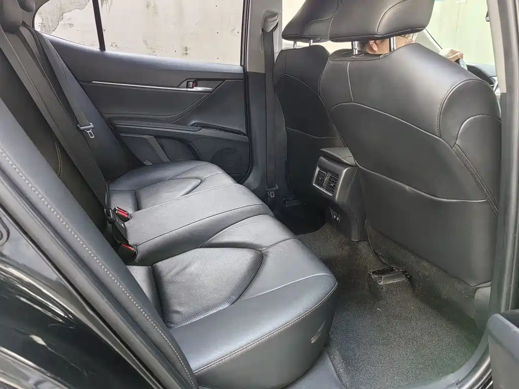 Toyota Camry — миниатюра 10