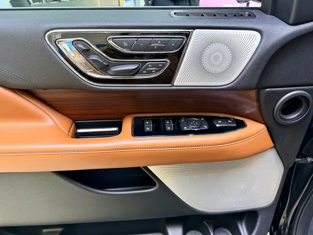 Lincoln Navigator — миниатюра 21