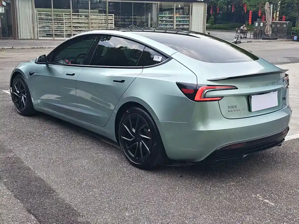 Tesla Model 3 — миниатюра 4