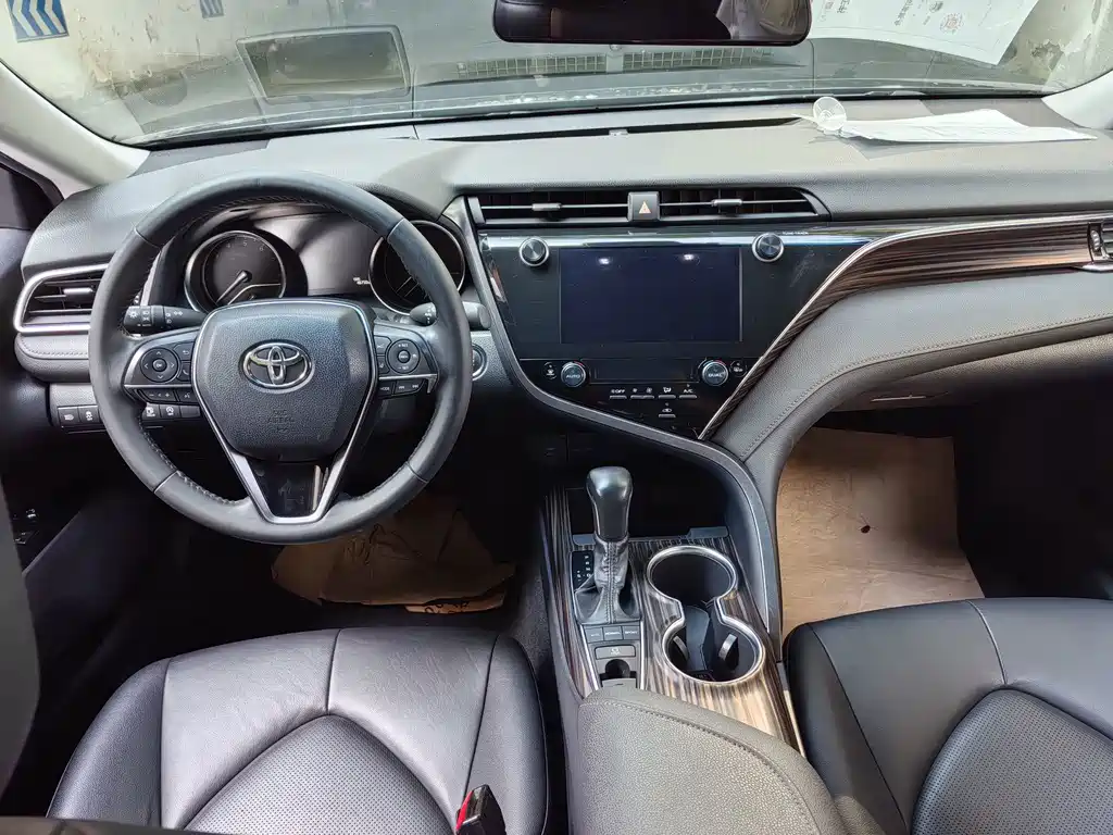 Toyota Camry — миниатюра 5