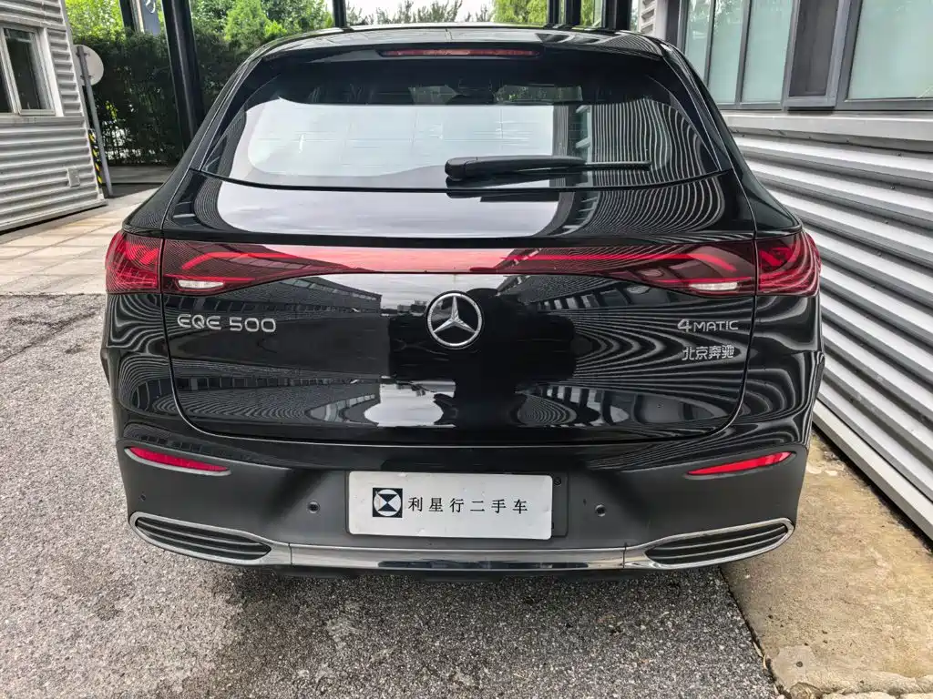 Mercedes-Benz EQE SUV — миниатюра 5