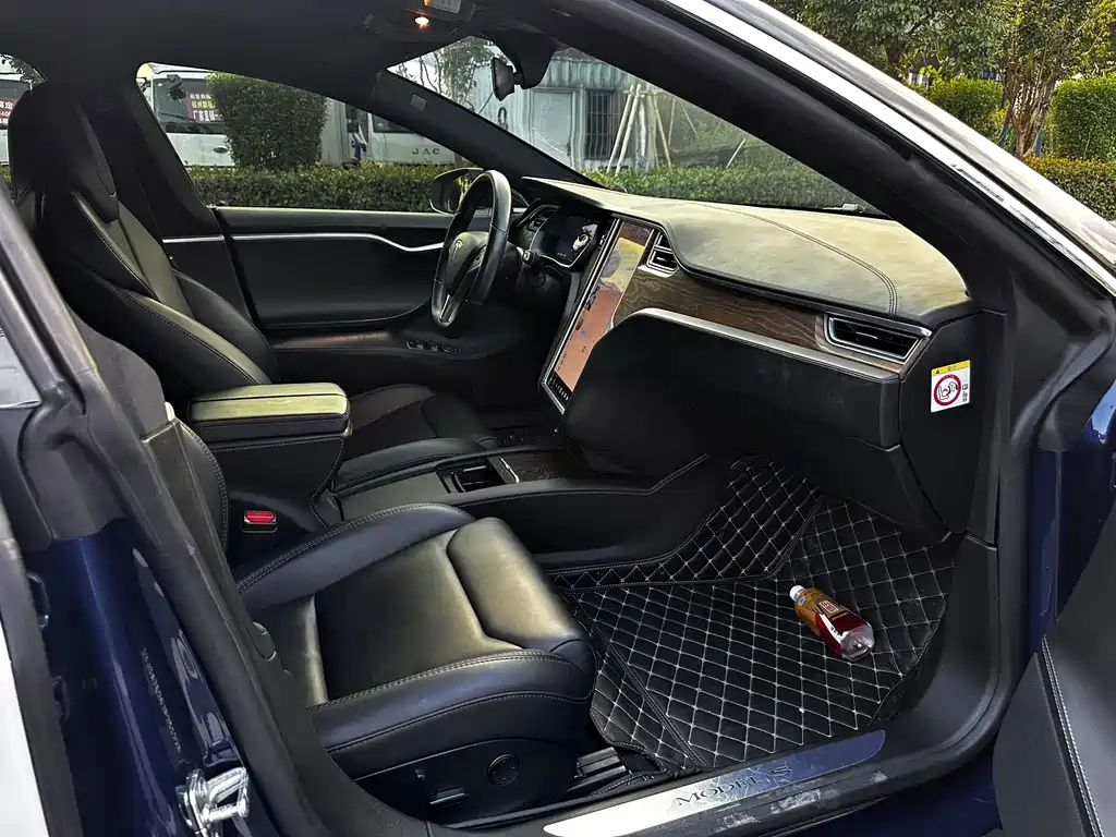 Tesla Model S — миниатюра 12