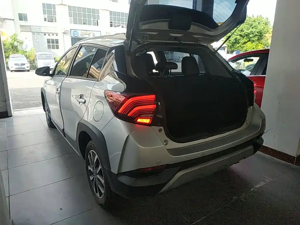 Toyota Yaris L — миниатюра 5