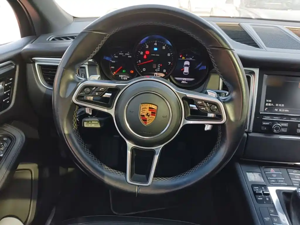 Porsche Macan — миниатюра 11
