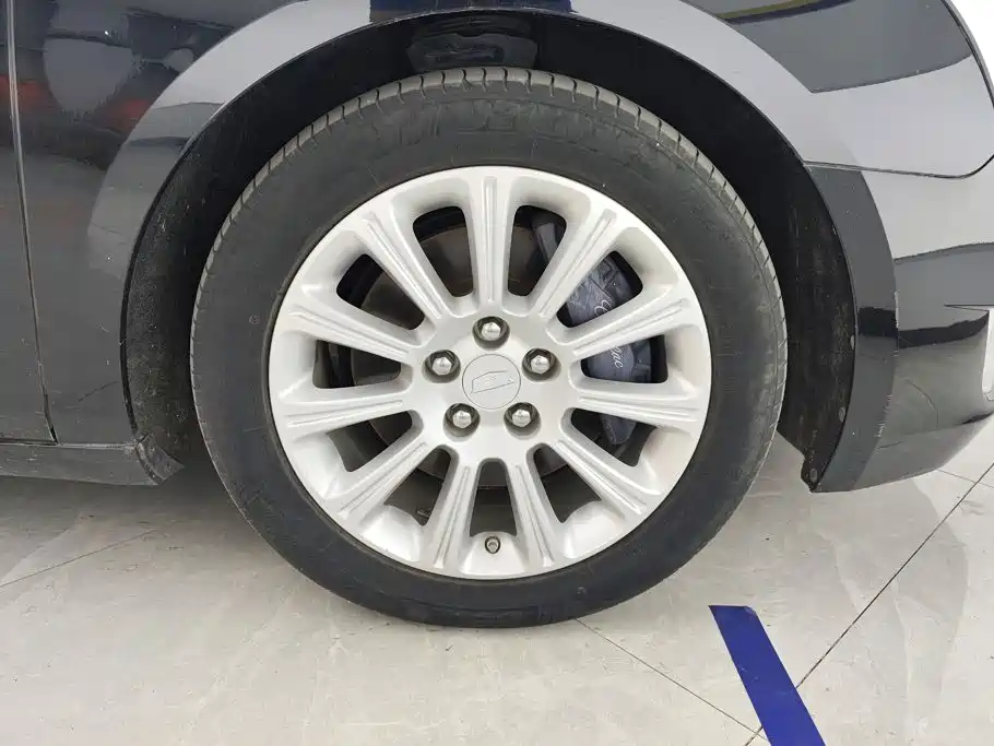 Cadillac XTS — миниатюра 6