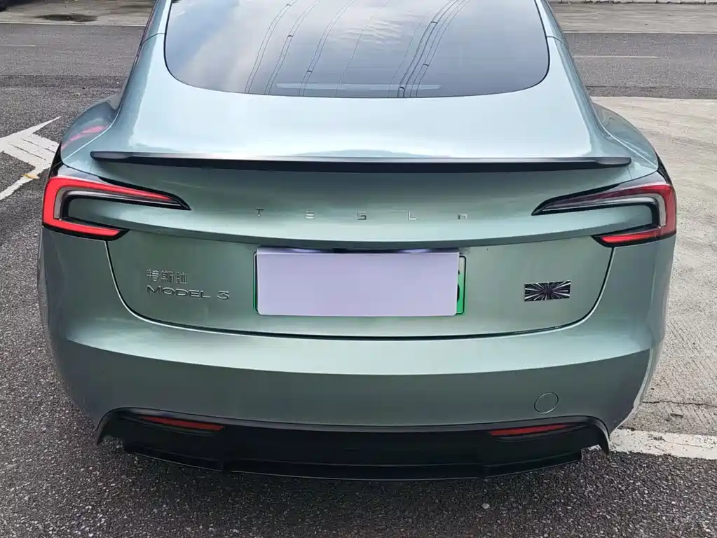Tesla Model 3 — миниатюра 5