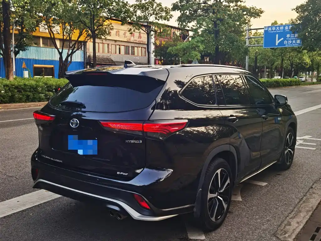Toyota Crown Kluger — миниатюра 4