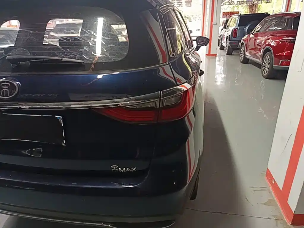 BYD MAX — миниатюра 8