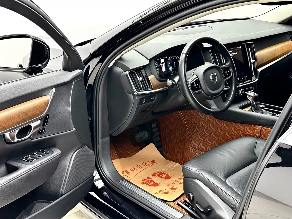 Volvo S90 — миниатюра 3