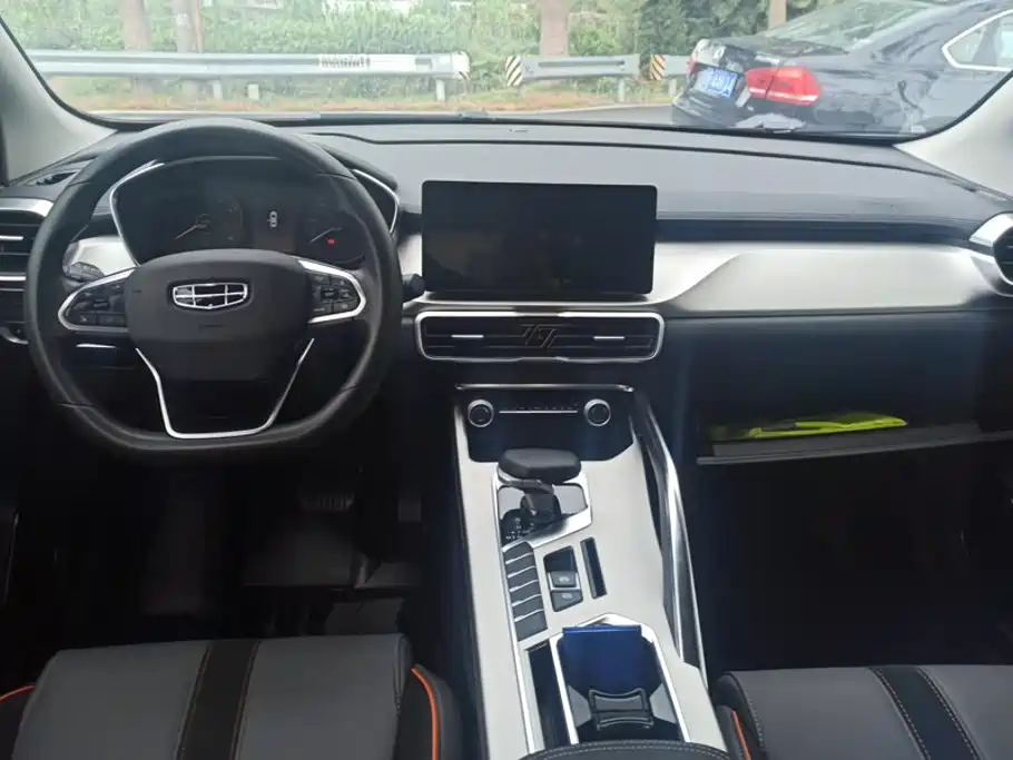 Geely Binyue — миниатюра 12