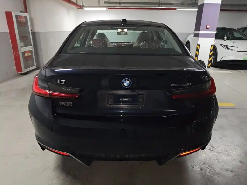 BMW i3 2026 eDrive 35 L