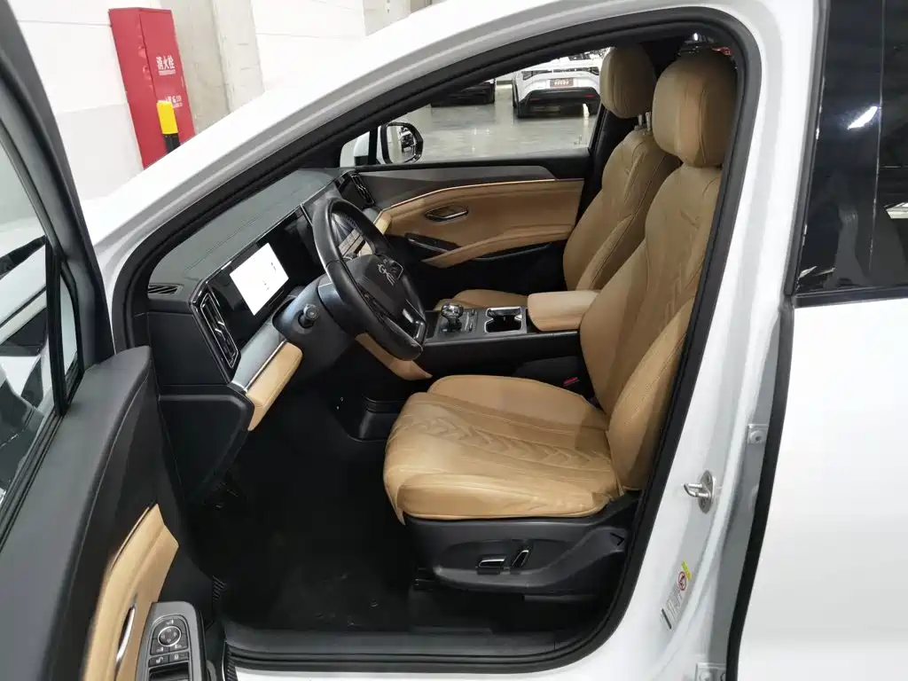 BYD L DM-i — миниатюра 10