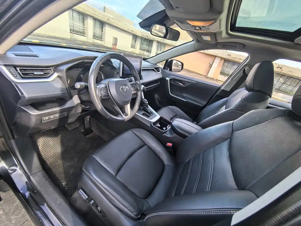 Toyota RAV4 — миниатюра 6