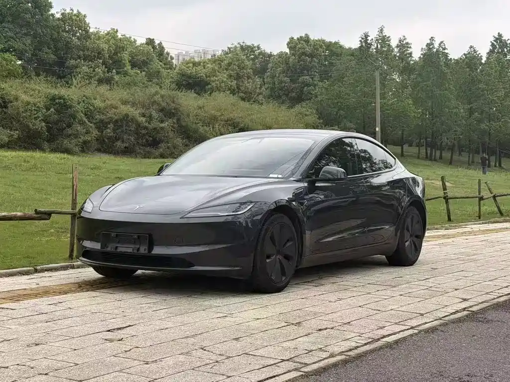 Tesla Model 3 2024