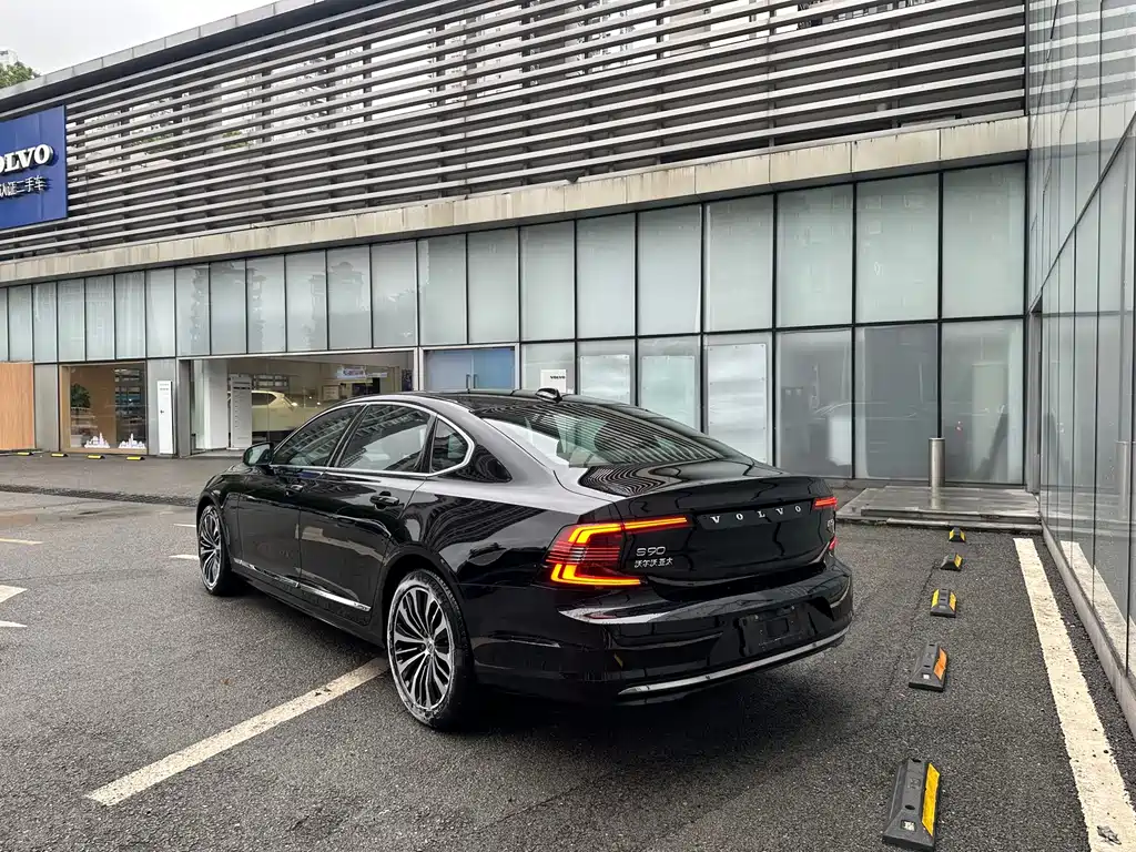 Volvo S90 — миниатюра 6