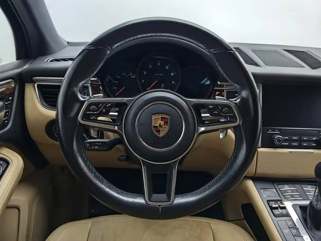 Porsche Macan — миниатюра 11