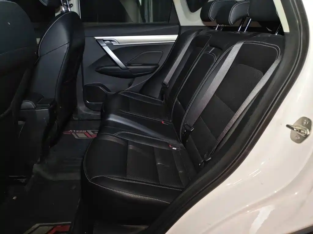 Geely Binyue — миниатюра 15