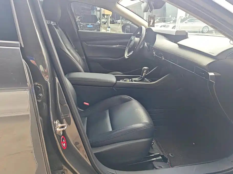 Mazda 3 Axela — миниатюра 8