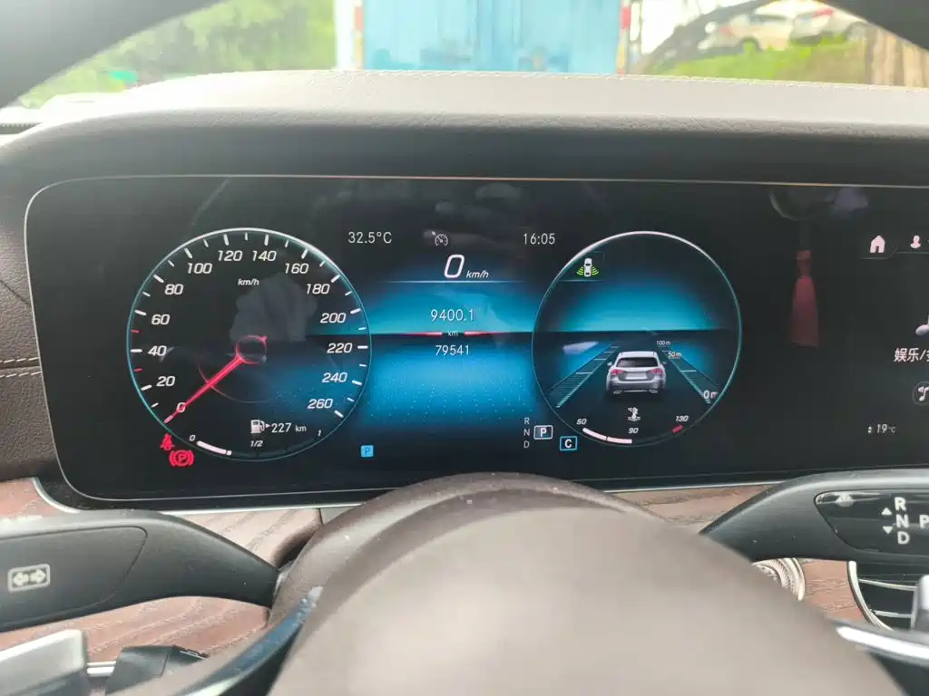 Mercedes-Benz E-Class — миниатюра 7