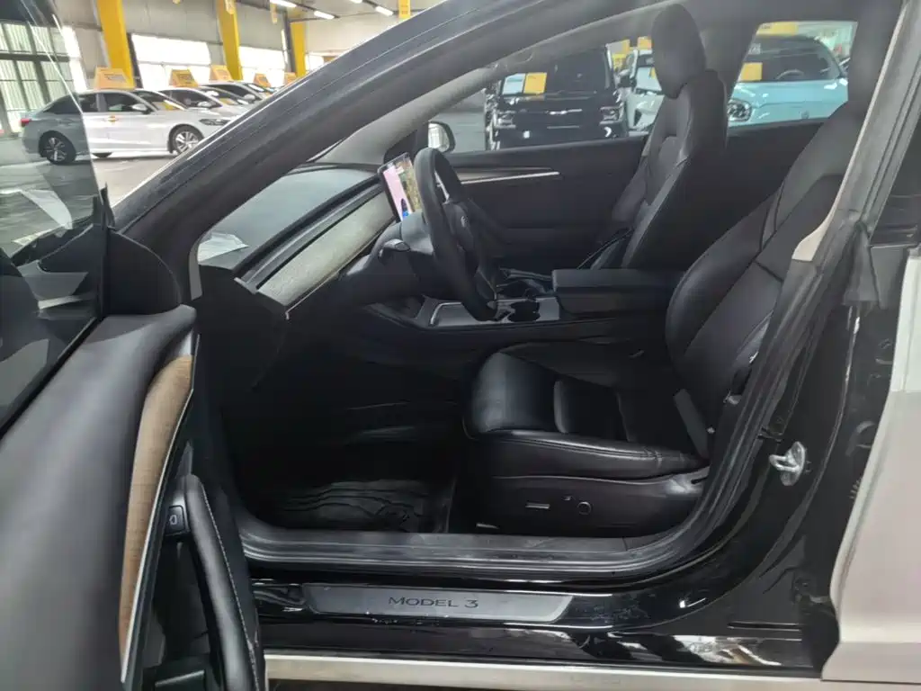 Tesla Model 3 — миниатюра 15