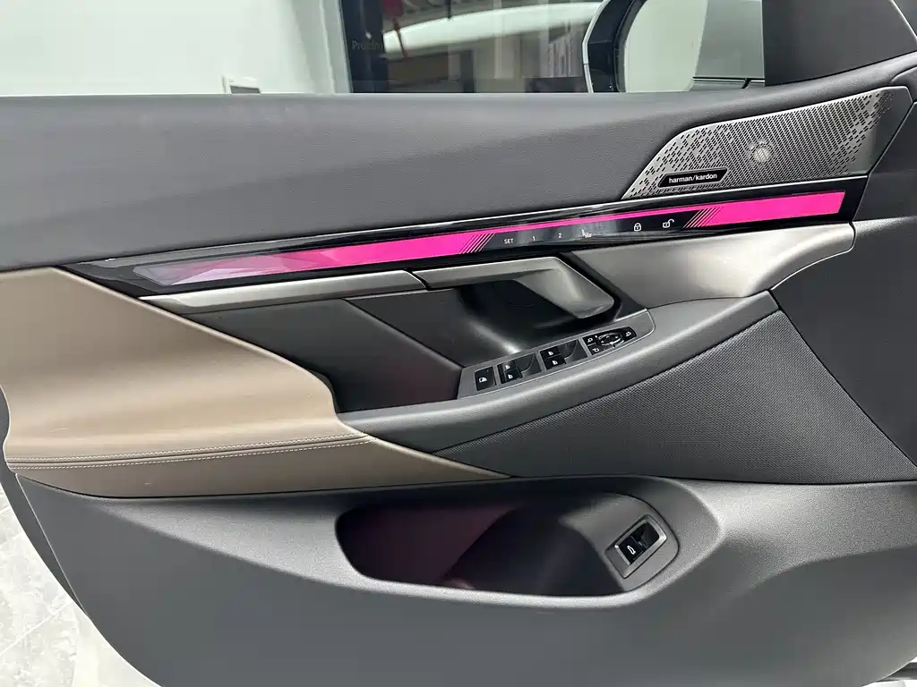 BMW 5 Series — миниатюра 19