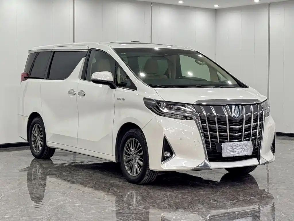 Toyota Alphard — миниатюра 3
