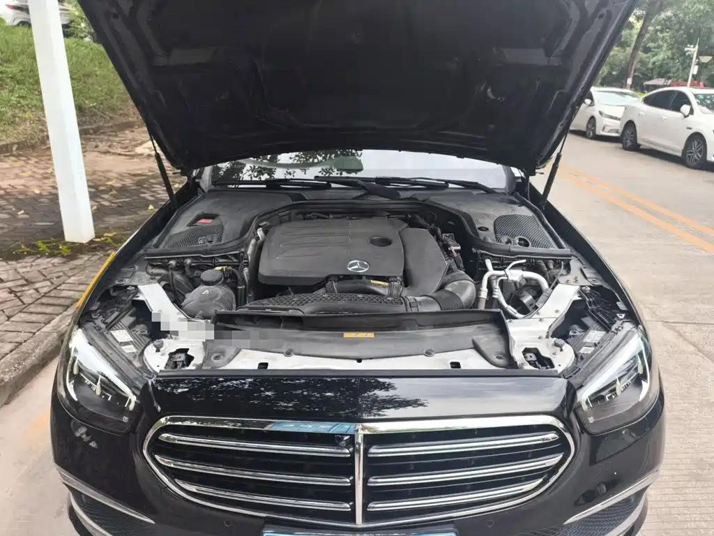 Mercedes-Benz E-Class — миниатюра 16
