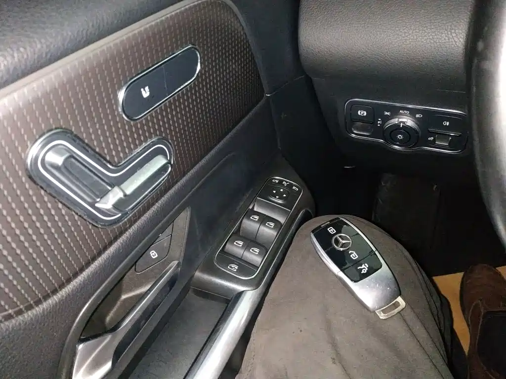 Mercedes-Benz GLB — миниатюра 9