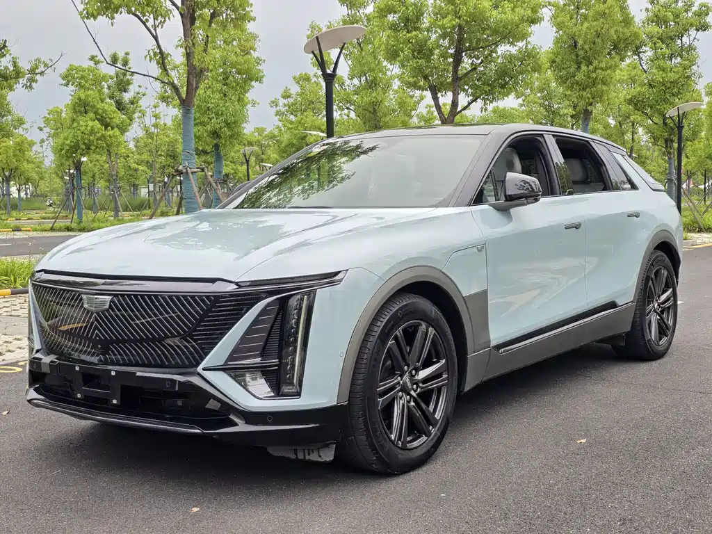 Cadillac IQ 2022 Luxury
