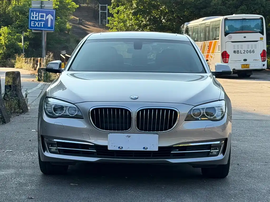 BMW 7 Series — миниатюра 2
