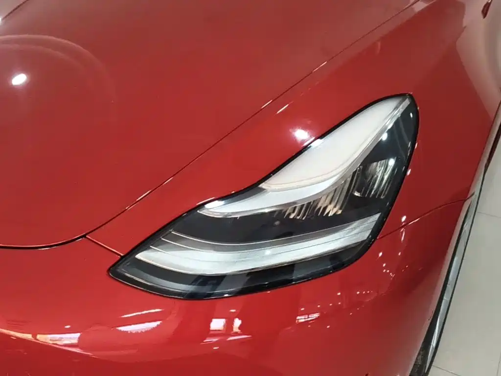 Tesla Model 3 — миниатюра 24