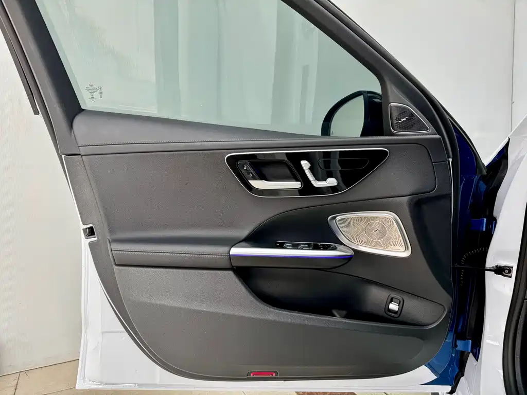 Mercedes-Benz C-Class — миниатюра 7