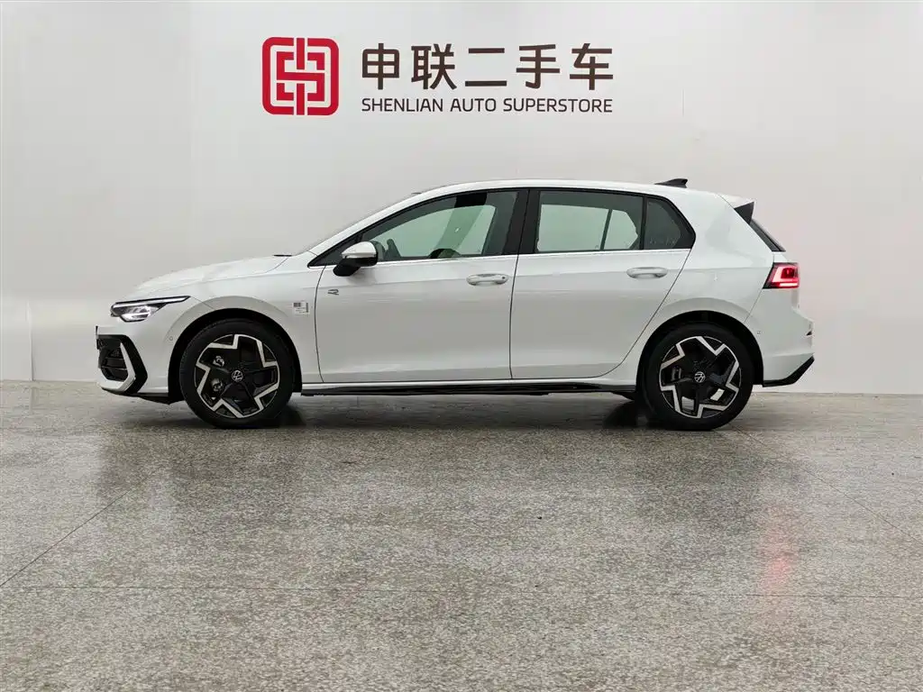 Volkswagen Golf 2025 300TSI R-Line