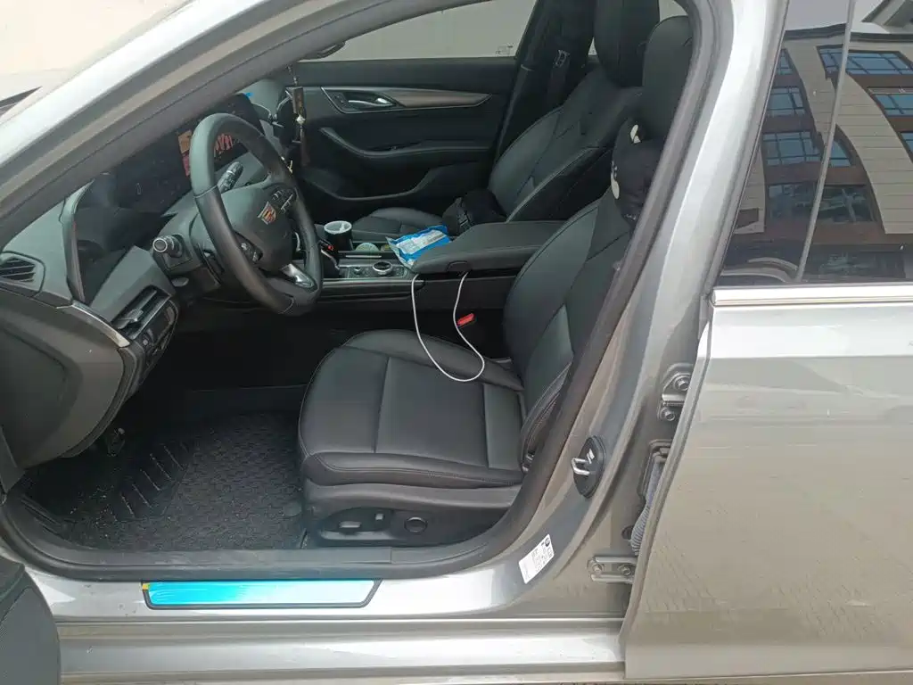 Cadillac CT5 — миниатюра 8