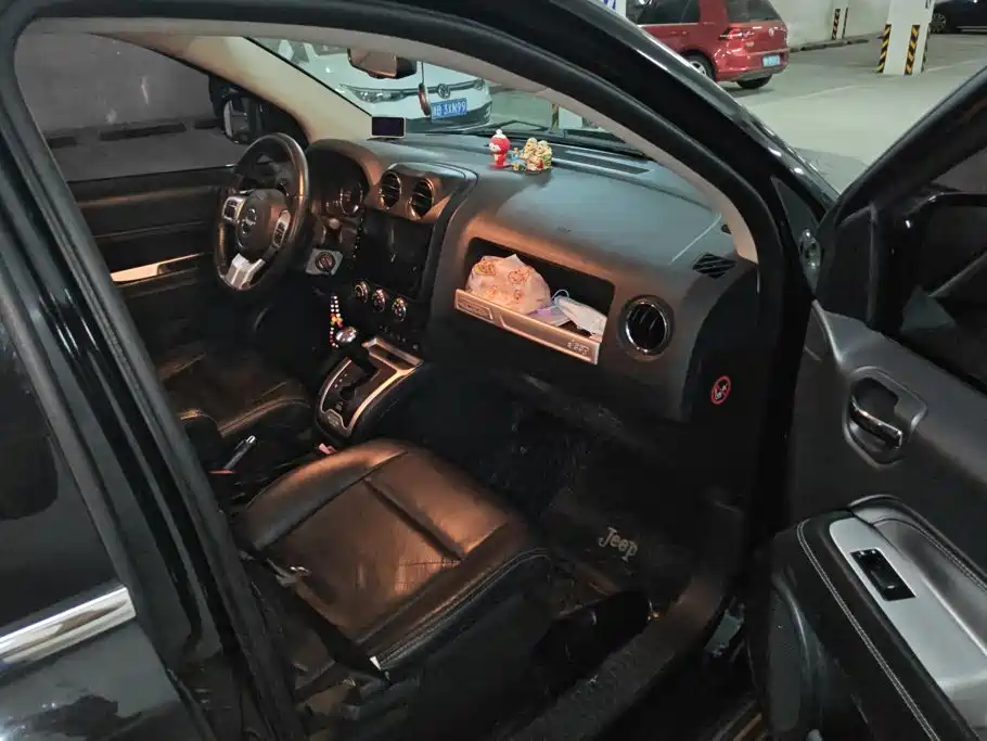 Jeep Compass (Import) — миниатюра 8