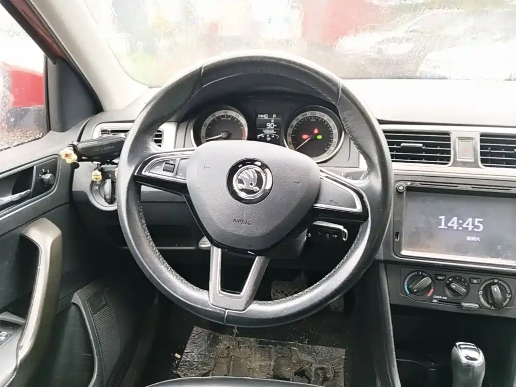 Skoda Rapid Spaceback — миниатюра 15