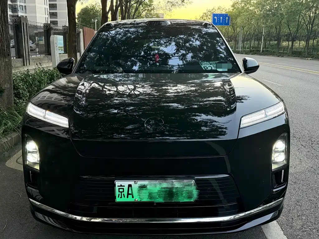 NIO ES8 — миниатюра 2