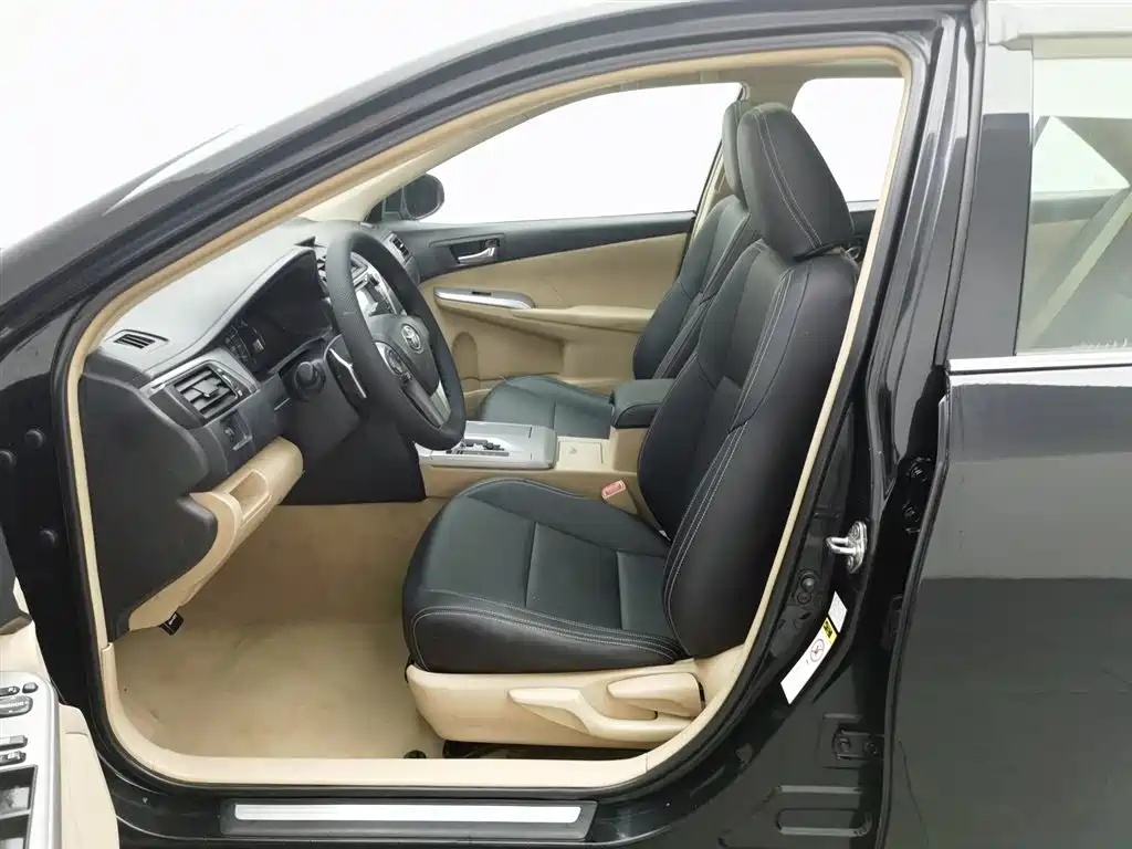 Toyota Camry 2012 2.0S