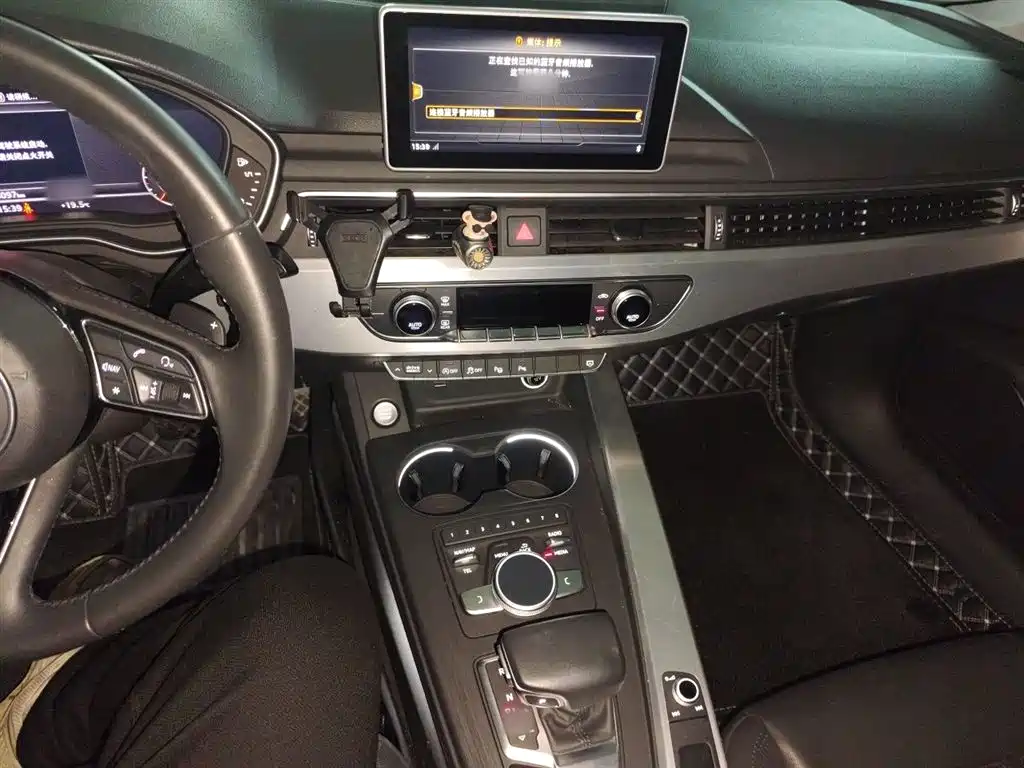 Audi A4L 2019 40 TFSI Fashion V