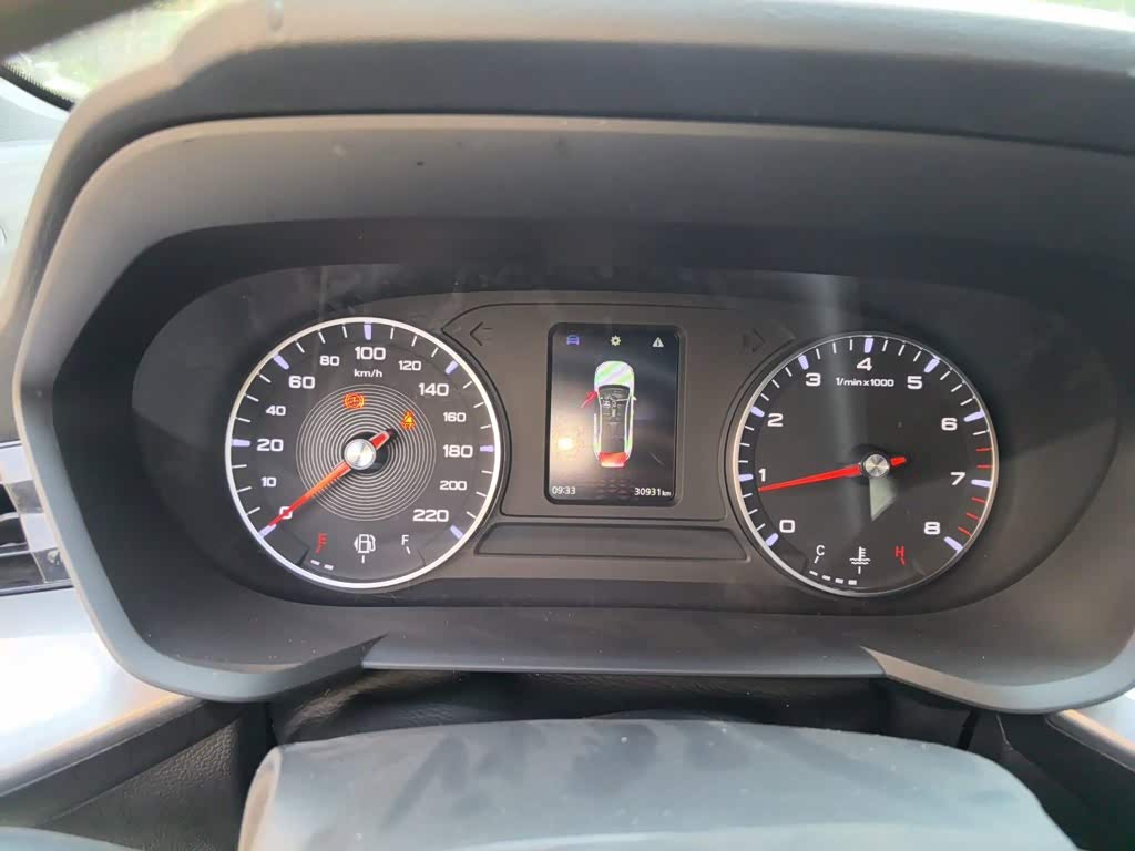 MG MG5 1.5 л 2023 г. Серебристо-серый, пробег 30900 км