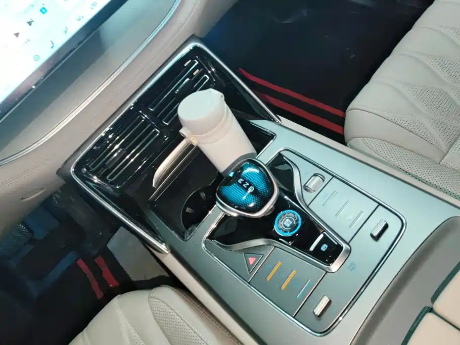 BYD Tang New Energy — миниатюра 16