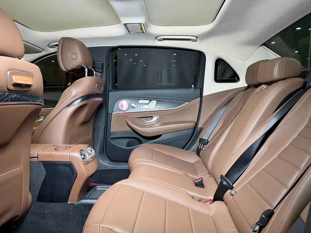 Mercedes-Benz E-Class — миниатюра 11