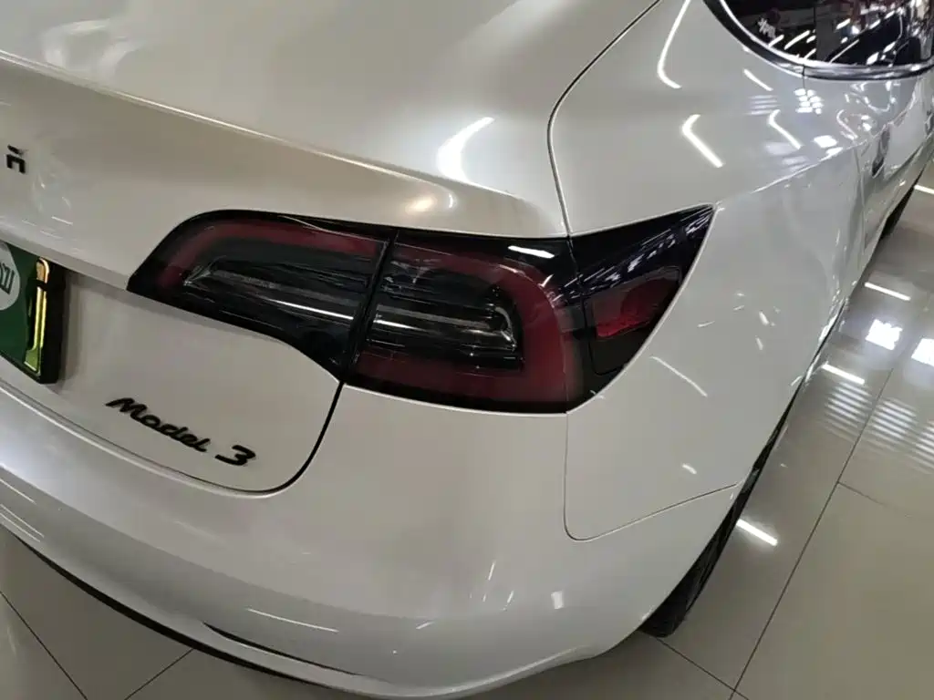 Tesla Model 3 — миниатюра 8