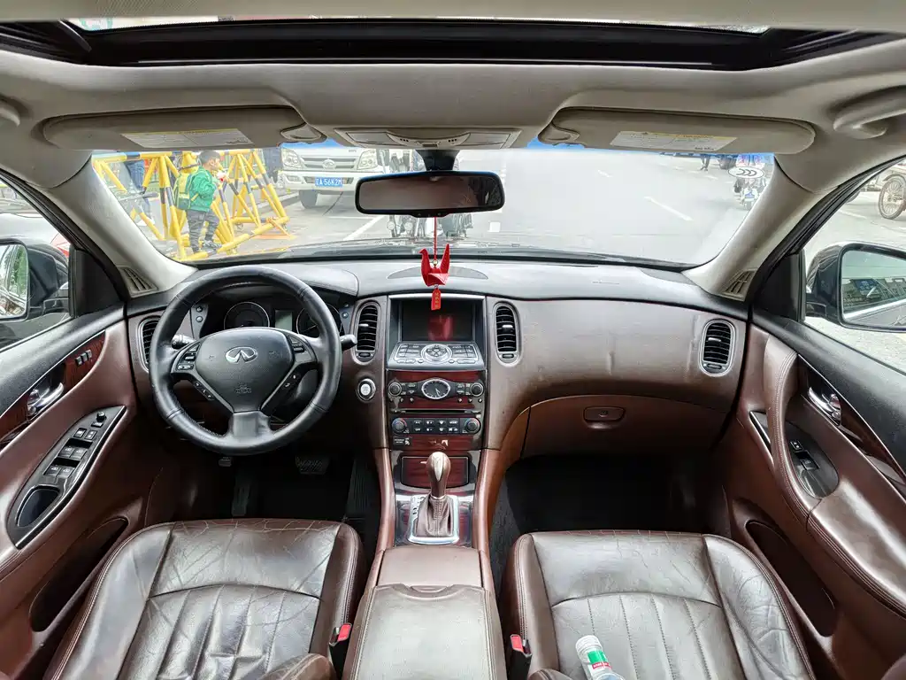 Infiniti EX — миниатюра 9